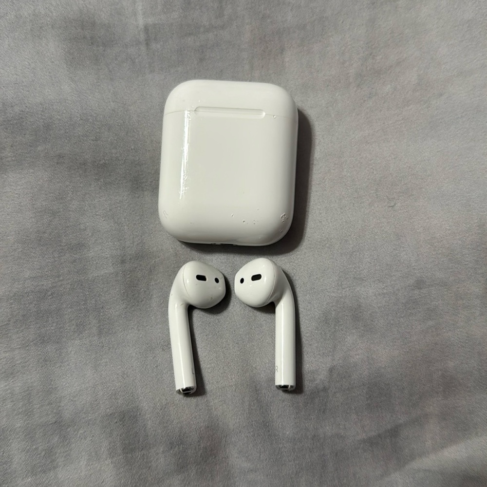 Apple AirPods with Charging Case